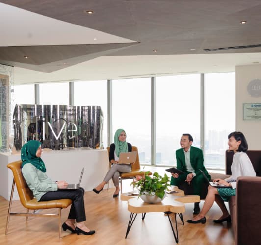 Pasukan pengurus dana meninjau prestasi portfolio pelaburan